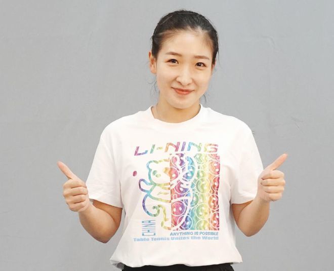 把腿张开的女人