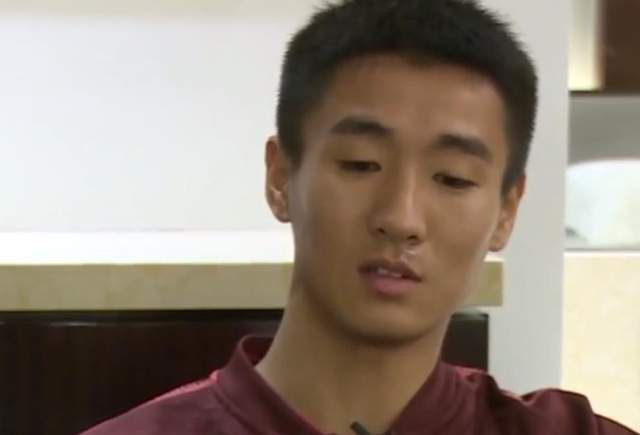 美艳ts调教直男喝尿